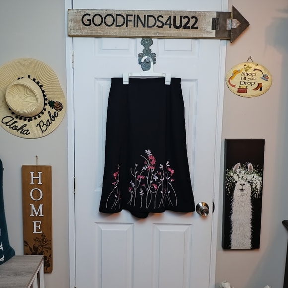 Vintage Michele Pleated Embroidered Floral Boho Black Midi Skirt Sz 10 - Picture 1 of 9